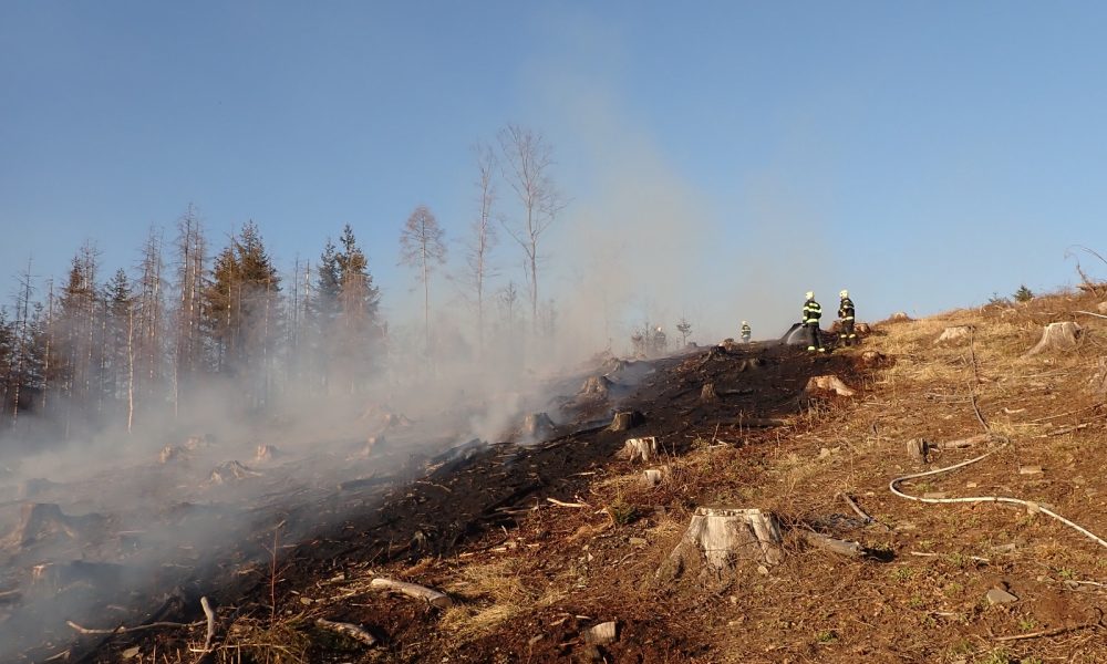 Požár trávy v Machulkách