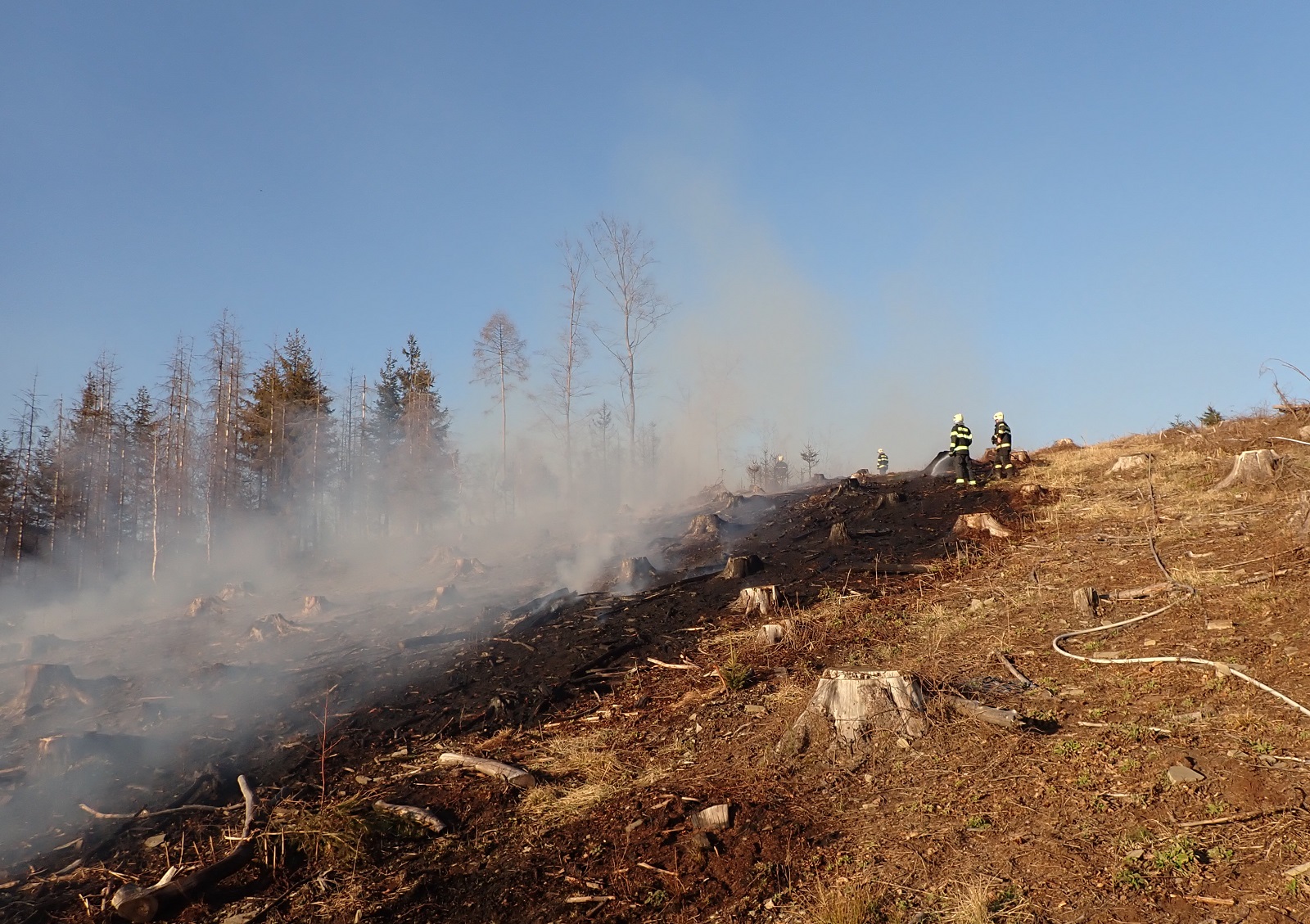 Požár trávy v Machulkách