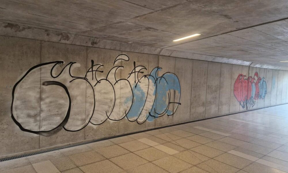 Vandalské útoky ve Vsetíně: podchody i zastávky plné graffiti