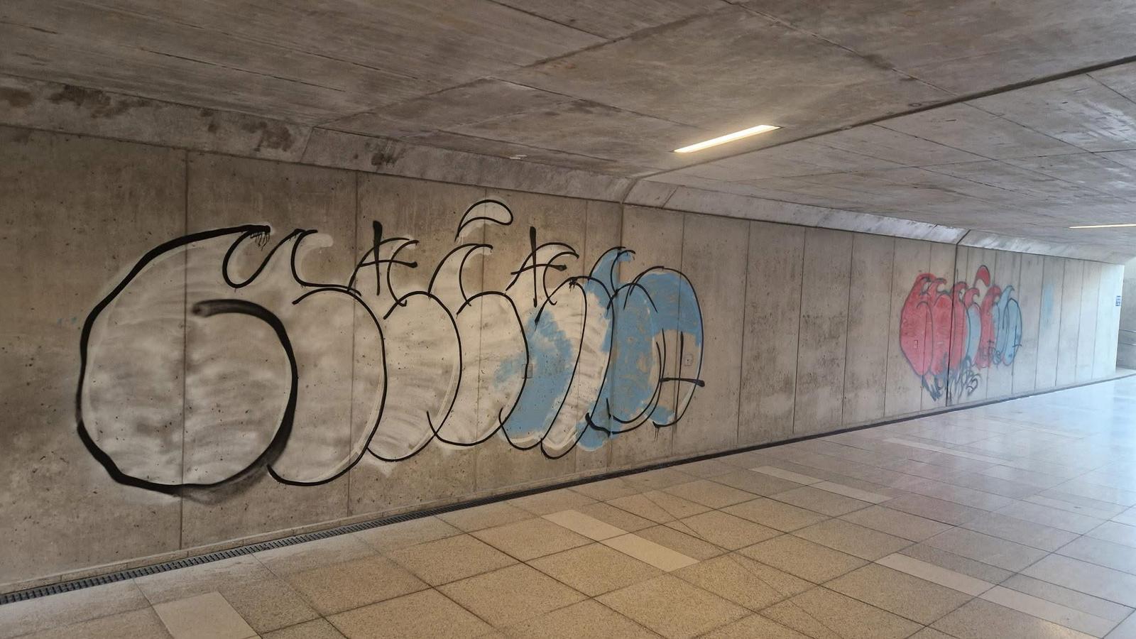 Vandalské útoky ve Vsetíně: podchody i zastávky plné graffiti