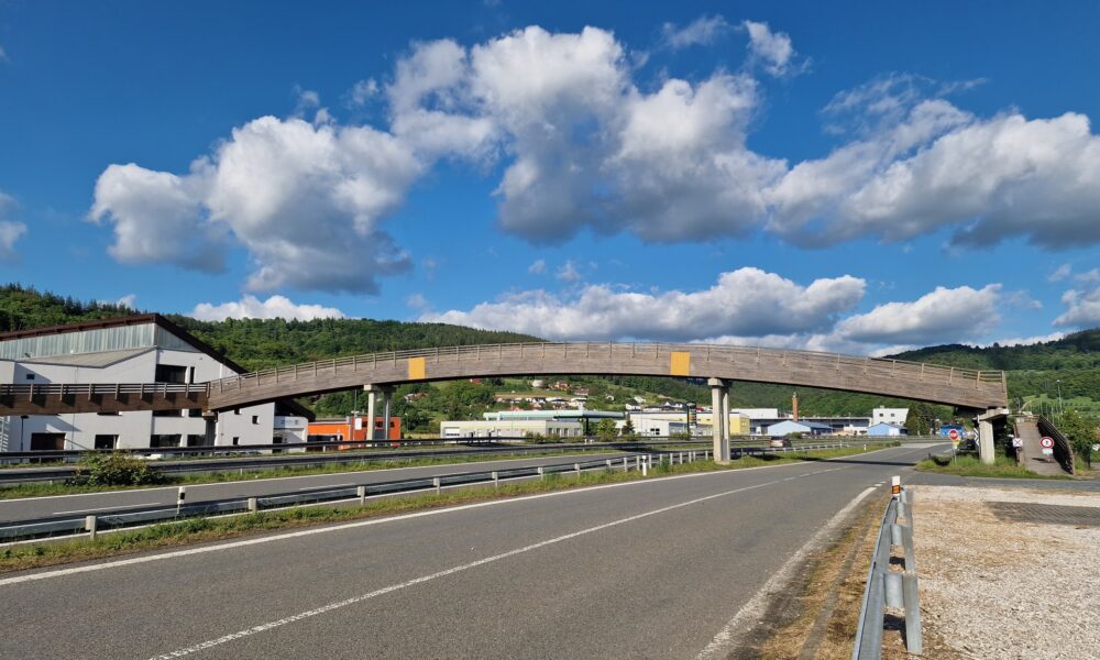 Vsetín zbourá lávku v Bobrkách.