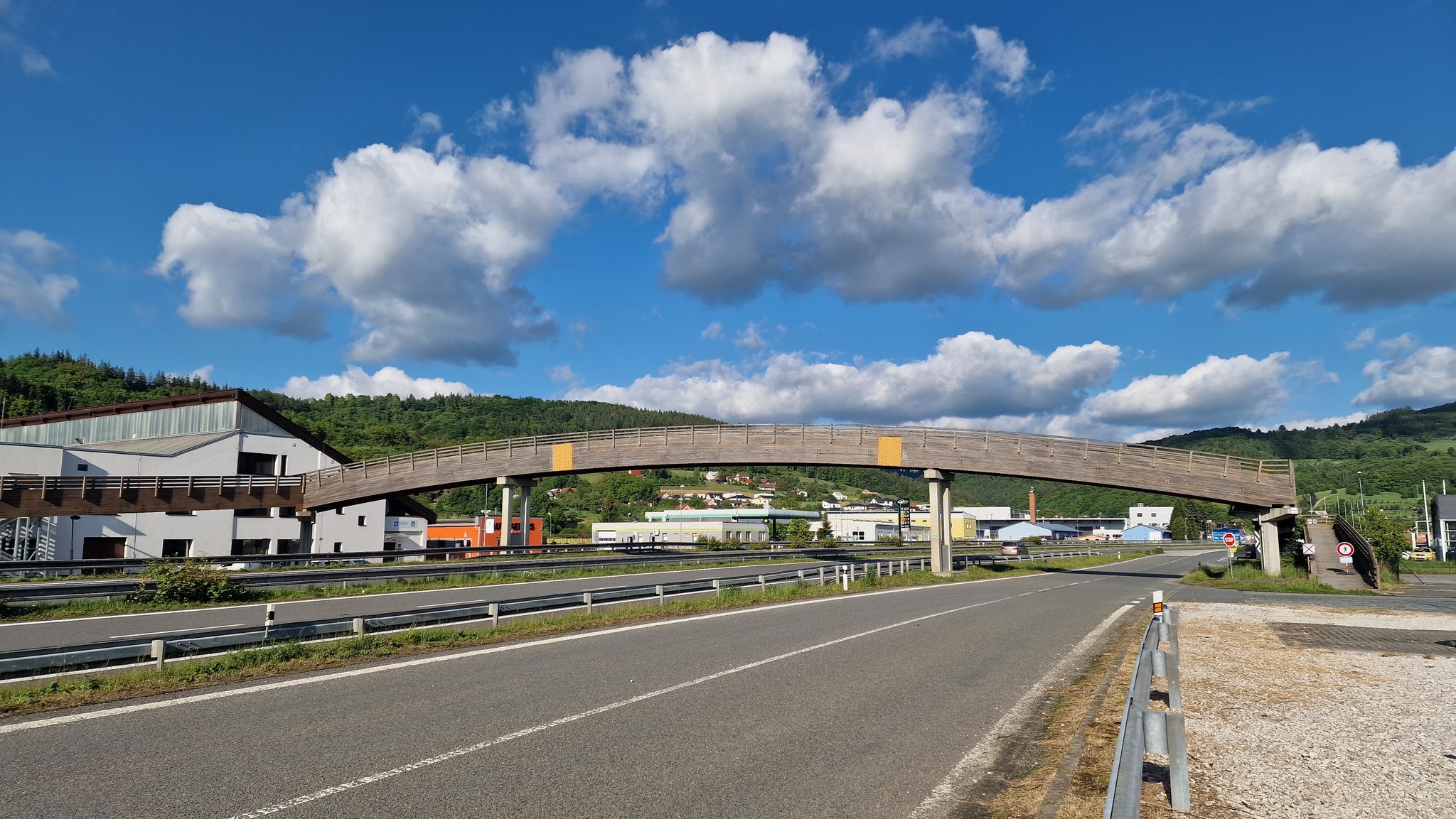 Vsetín zbourá lávku v Bobrkách.