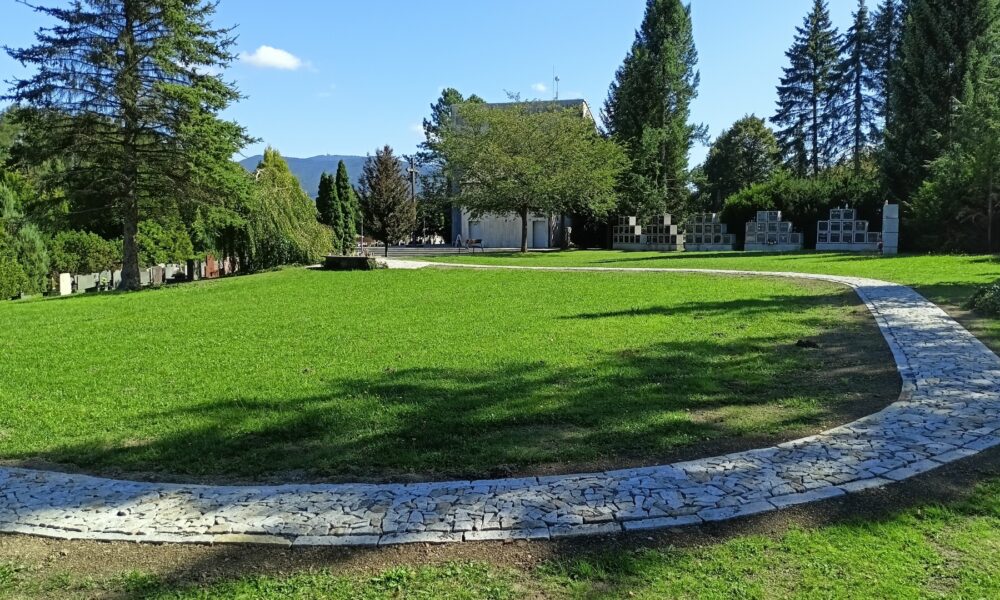 V Rožnově obnovili cesty k pietním místům za 469 tisíc korun