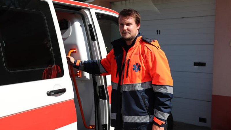 Řidiče sanitky ve Valašských Kloboukách poznáte podle nového oblečení