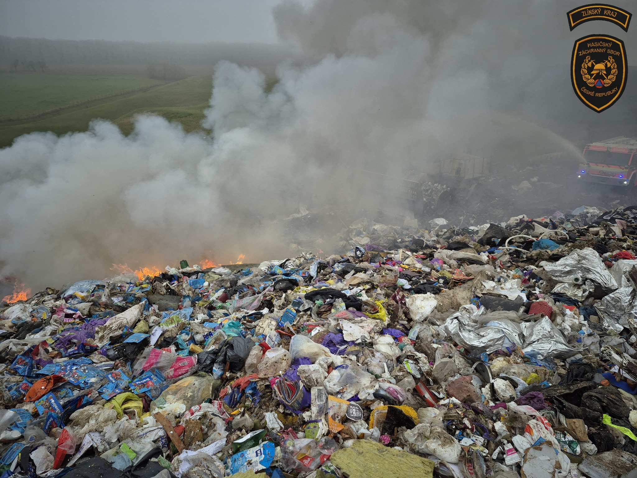 Zásah u požáru skládky odpadu v Prakšicích na Uherskohradišťsku