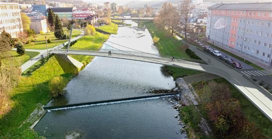 Nový most přes Bečvu, ke strojní průmyslové škole strojnické.
