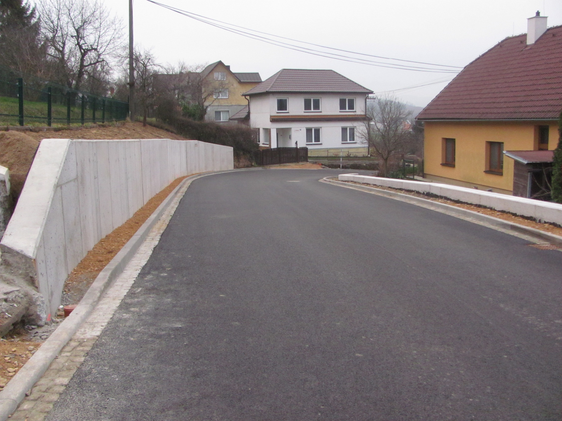 Silnice ze Slušovic na Hvozdnou je po rozsáhlé rekonstrukci znovu průjezdná.