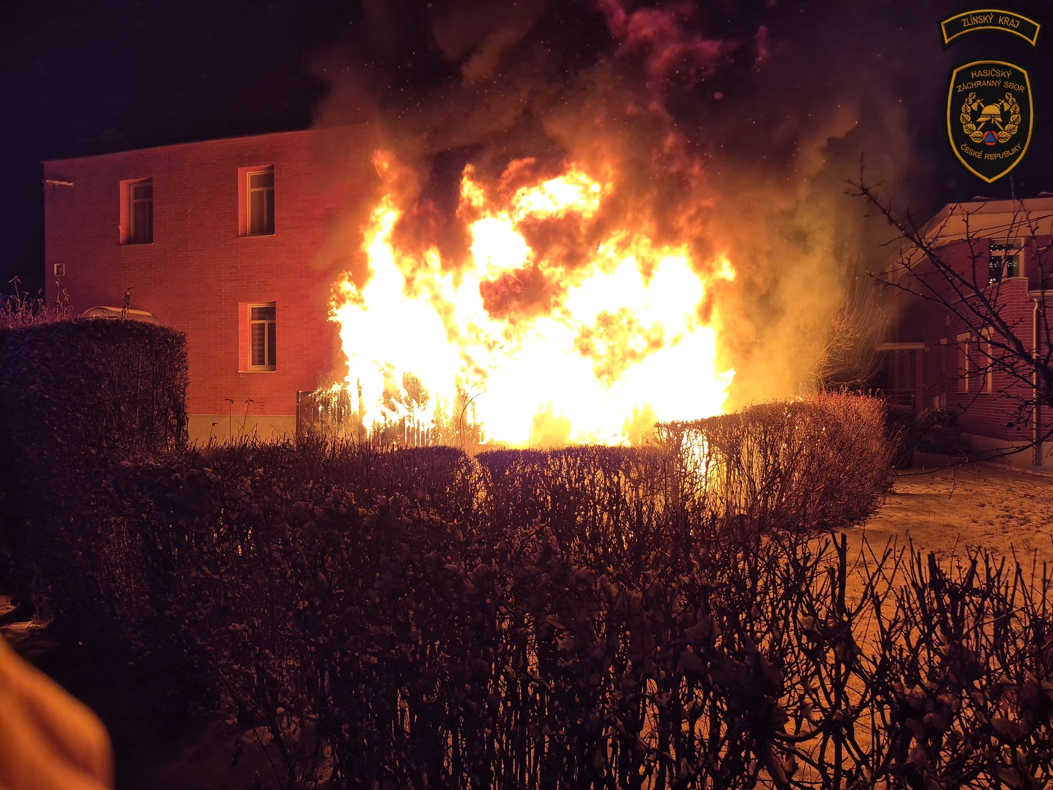 Plameny zasáhly objekt v plném rozsahu.