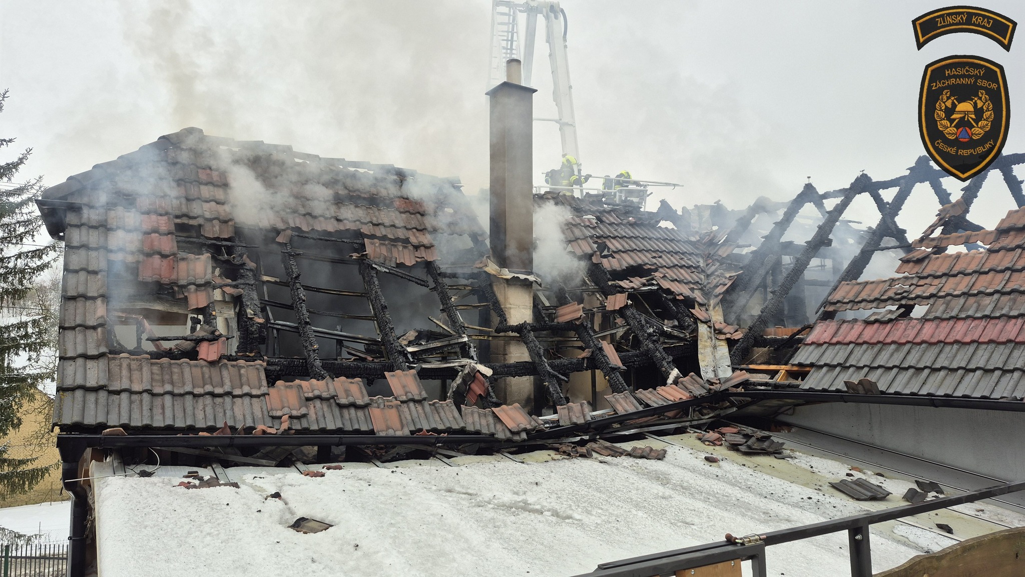 Středeční ráno 14. ledna 2026 narušil v obci Hvozdná na Zlínsku rozsáhlý požár rodinného domu.