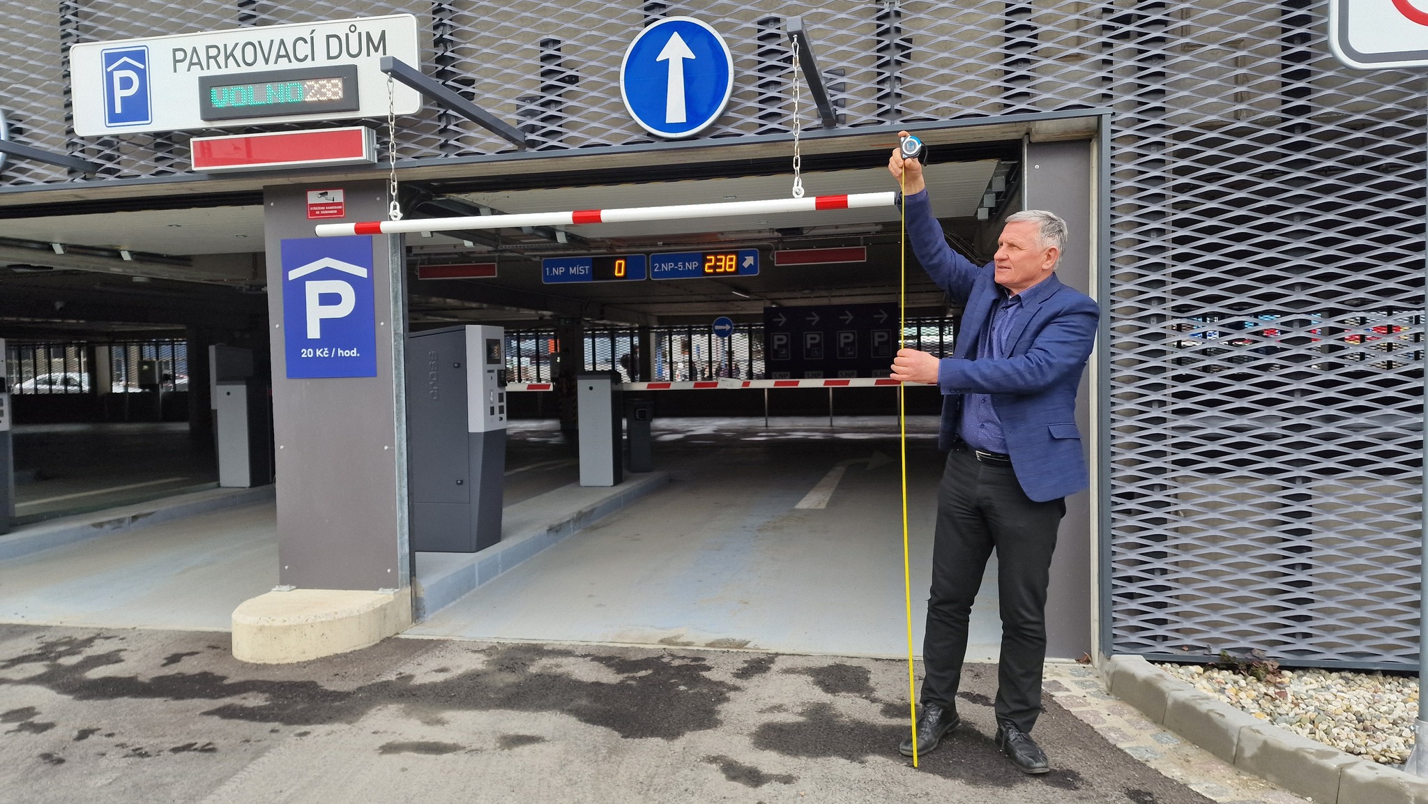 Vsetín jedná o vyšším limitu vjezdu do parkovacího domu