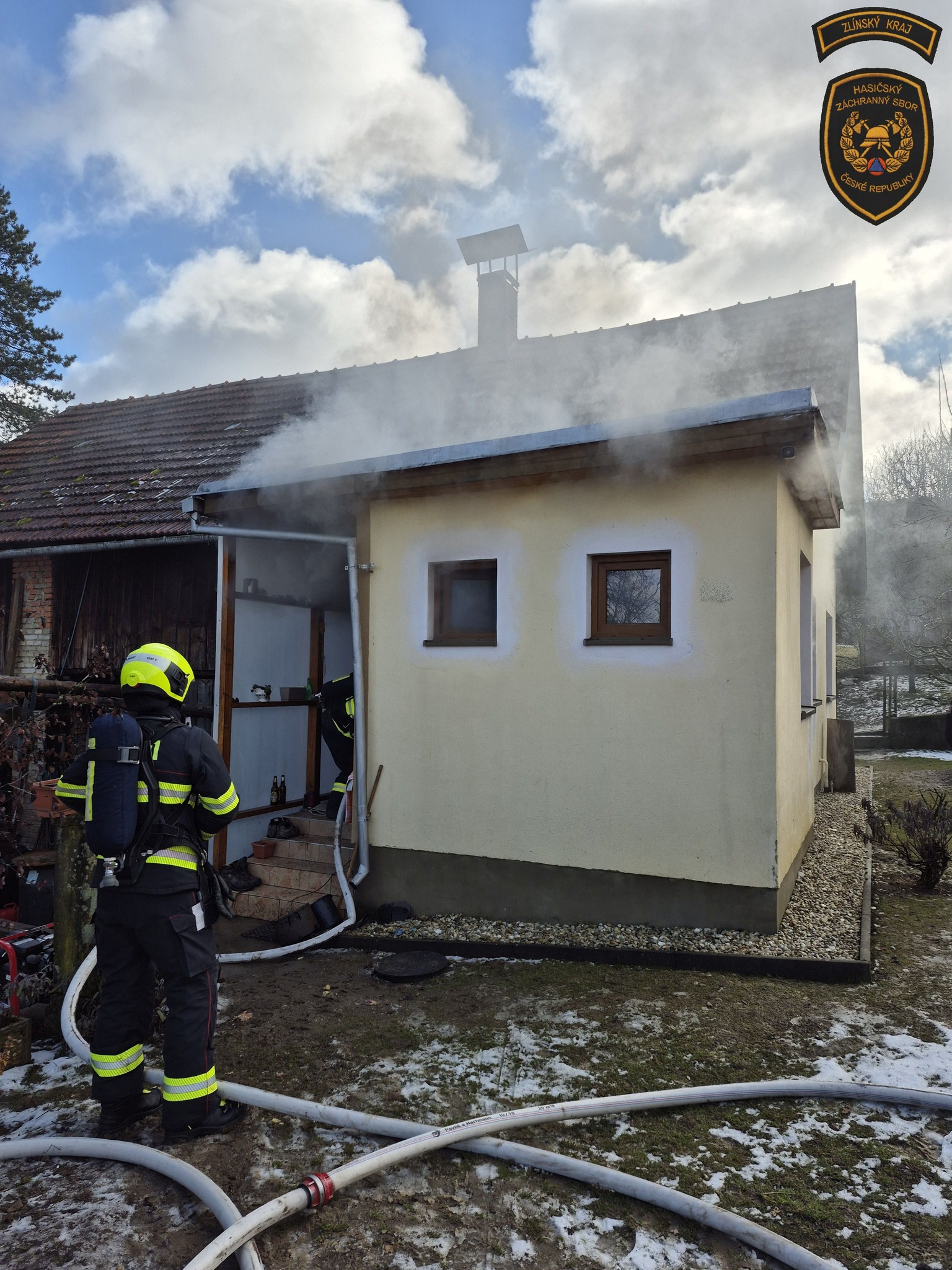 Dramatické chvíle ve Valašských Kloboukách – požár v rodinném domě v místní části Lipina.