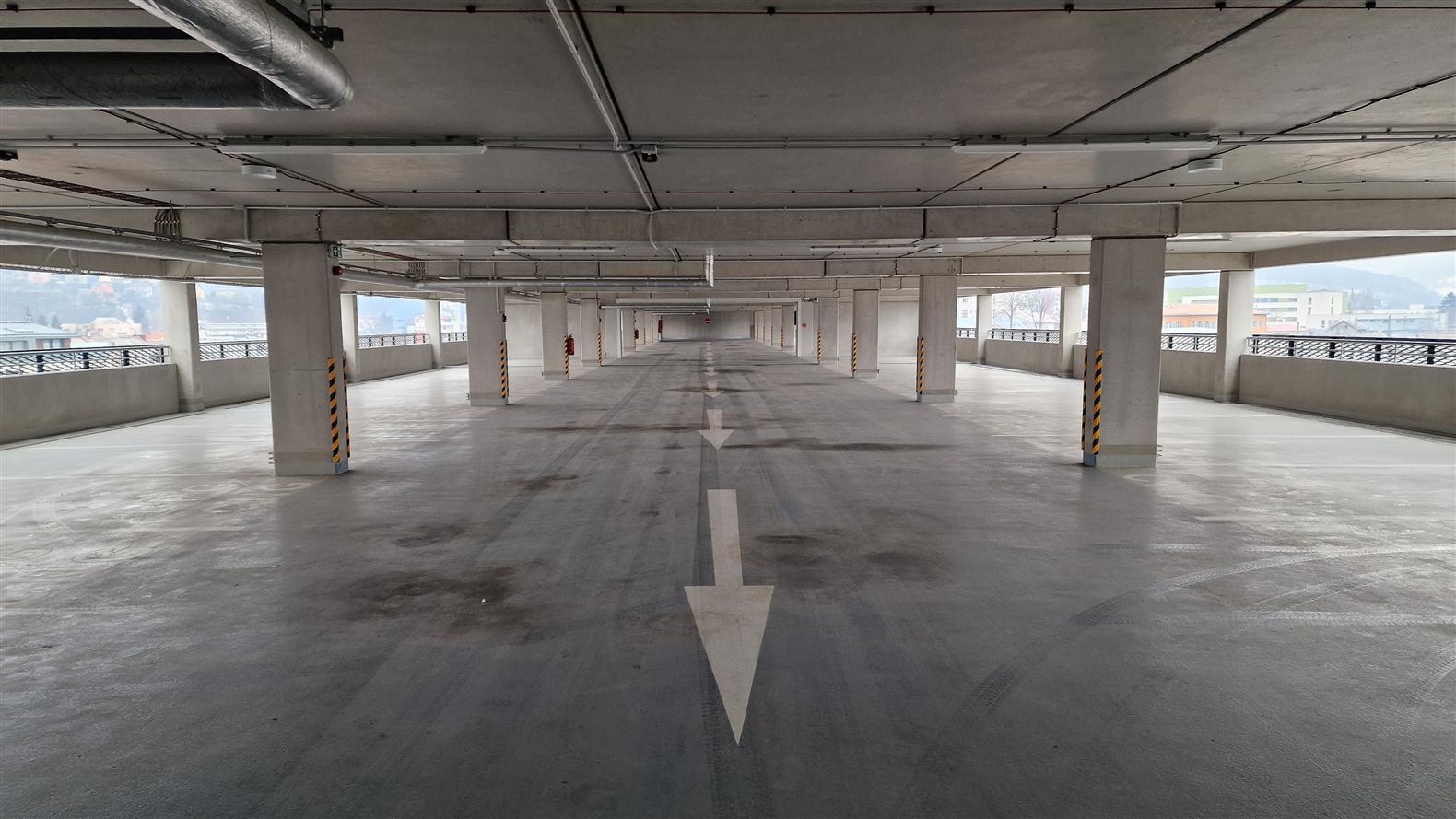 Parkovací dům na Vsetíně vedle nádraží otevřel v neděli 01.02.2026. Zdroj: město Vsetín