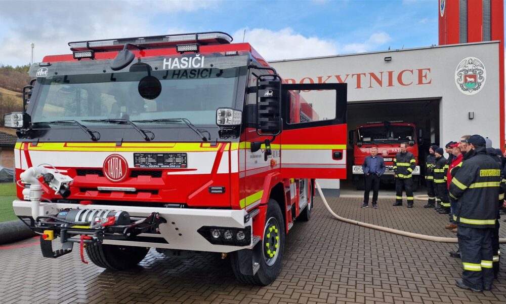 Vsetín pořídil dobrovolným hasičům novou cisternovou stříkačku