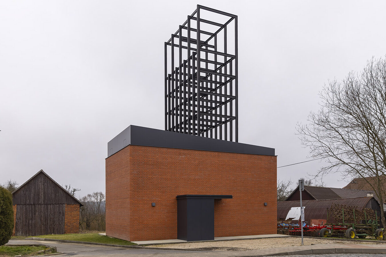 V Loučce u Vizovic vzniká unikátní kaple s největší zvonohrou v České republice.