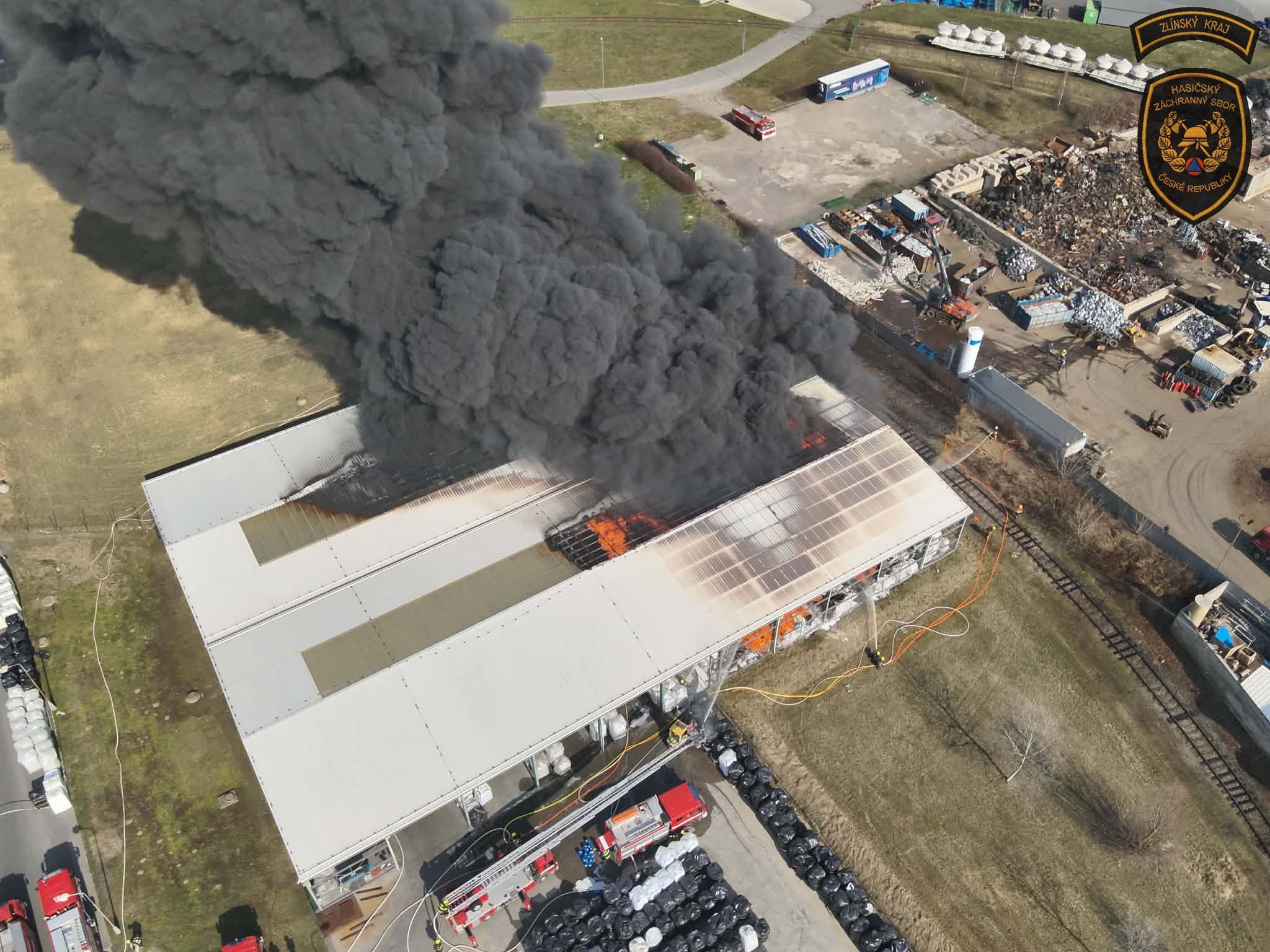 Požár v průmyslovém areálu v Otrokovicích. Zdroj: HZS Zlínského kraje