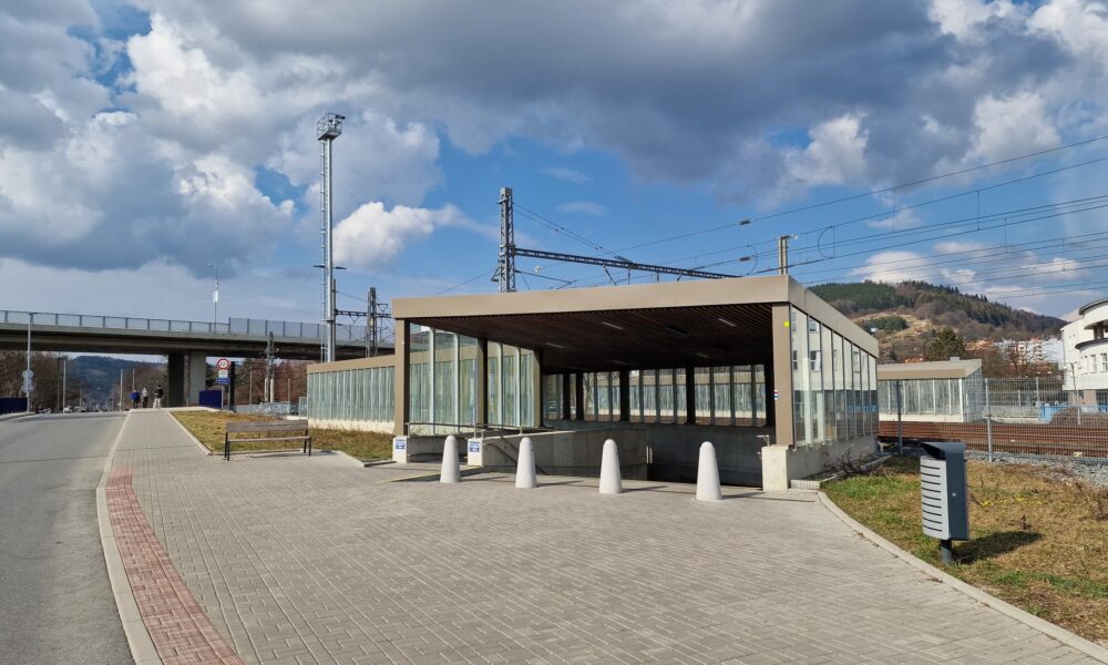 Na Vsetíně rozšíří střechy podchodů, práce potrvají do dubna