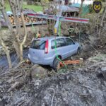 Nehoda osobního vozidla, které sjelo do potoka v obci Valašská Bystřice. - 3.