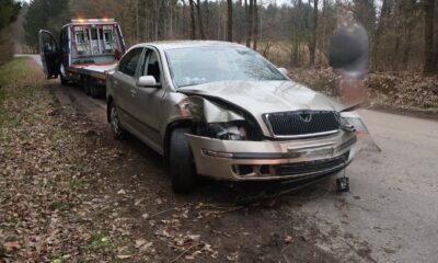 Nebezpečné dny na Zlínsku, opilí řidiči a tvrdý náraz do stromu