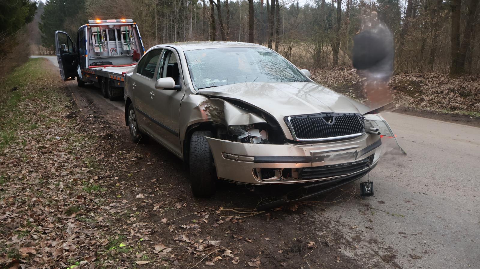 Nebezpečné dny na Zlínsku, opilí řidiči a tvrdý náraz do stromu
