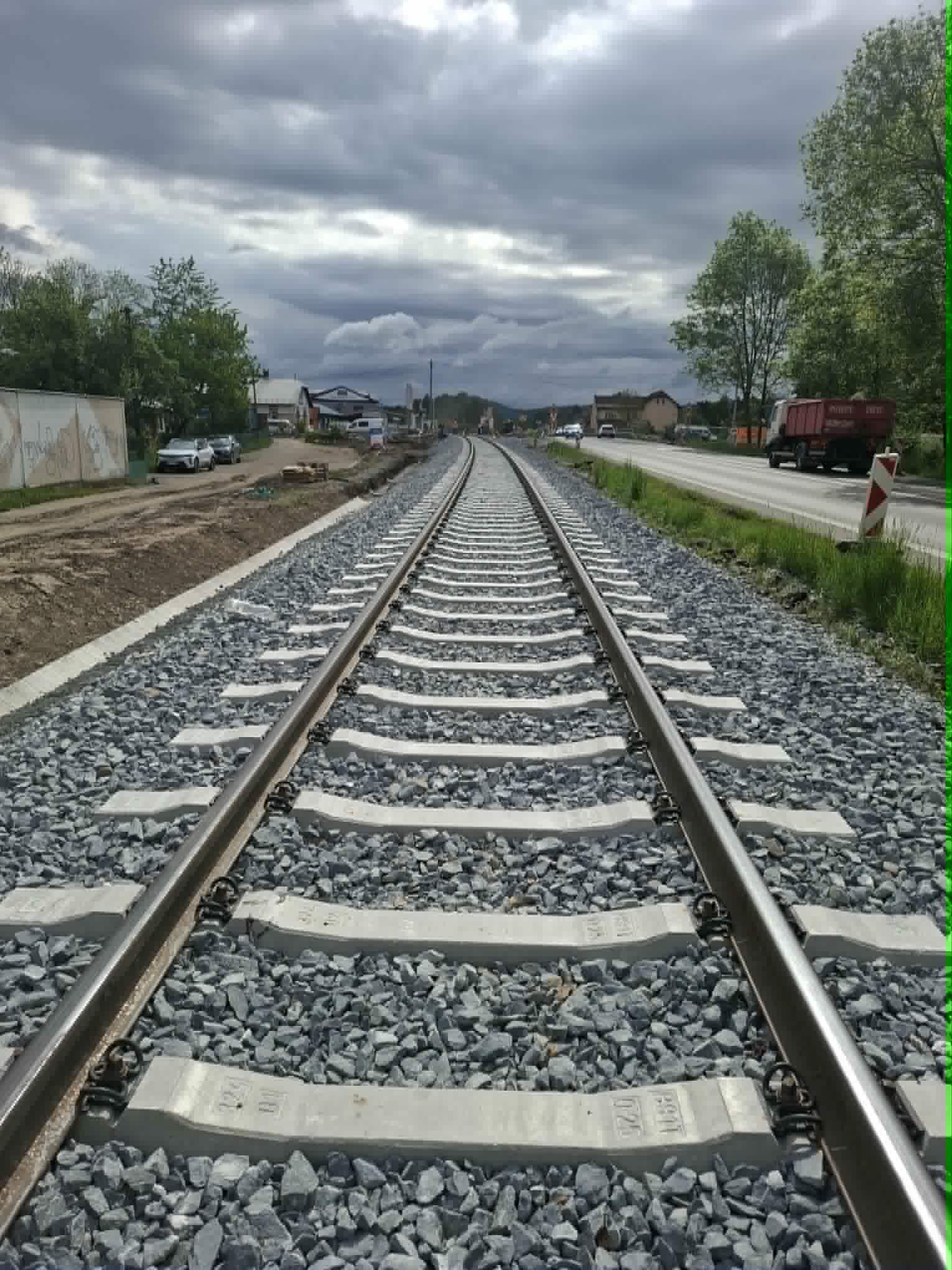 V Zašové finišujeme přeložku trati. První vlak má projet 26. 5. po 17. hodině. Zdroj: ŘSD Zlínského kraje