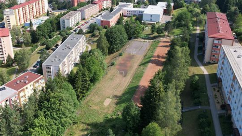 Velká proměna hřiště, škola v Rokytnici dostane nový areál
