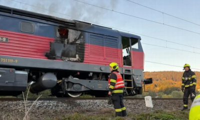 Lokomotivu mezi Vsetínem a Jablůnkou zachvátil požár