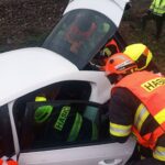 Auto sjelo do příkopu u Jablůnky, řidič zůstal uvězněný