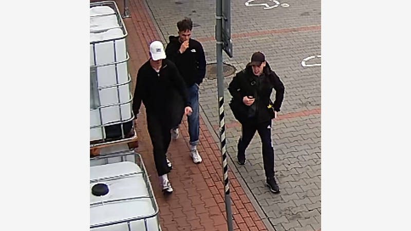 Policie hledá tři muže, mohou pomoci objasnit trestný čin